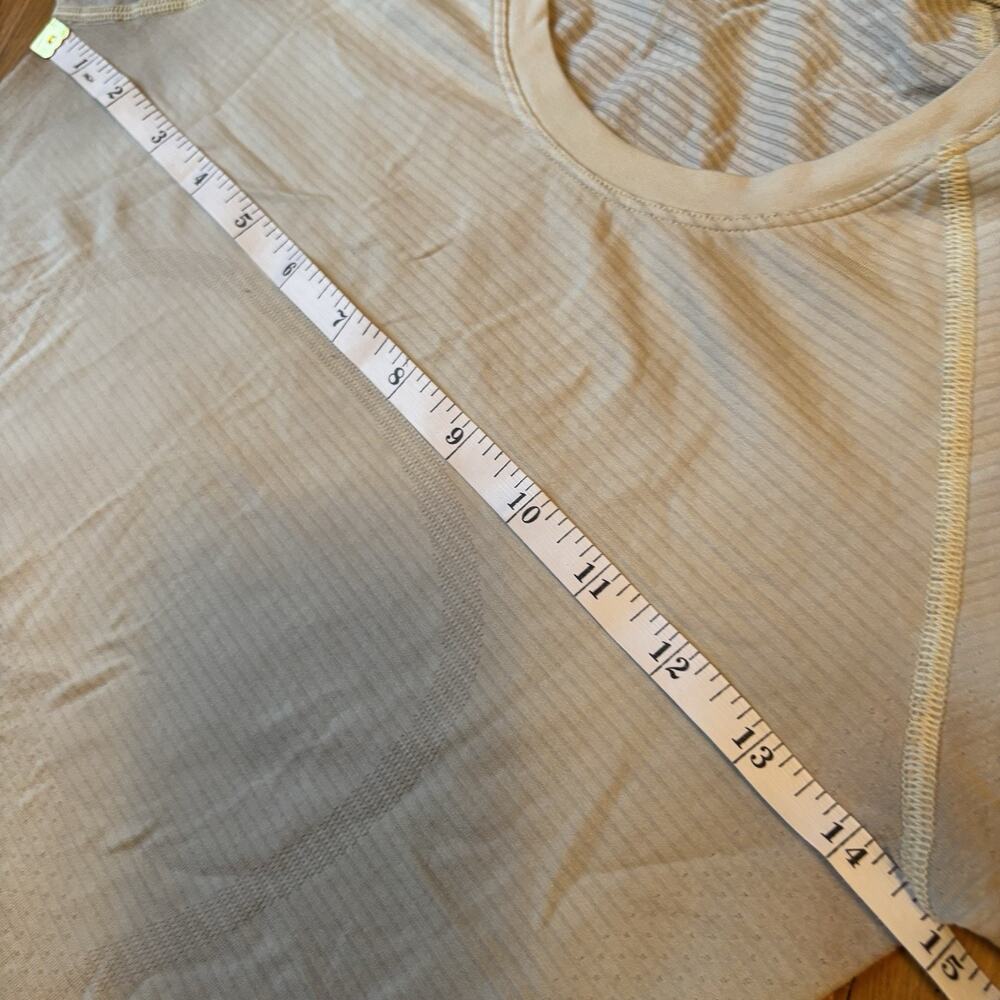 LULULEMON Women’s Active Short Sleeve Top Shirt Stain Size 4 Light Green Workout - Picture 4 of 5